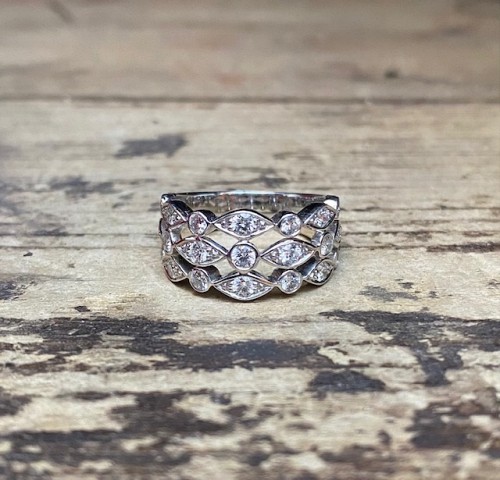 Diamond 18ct white gold ring