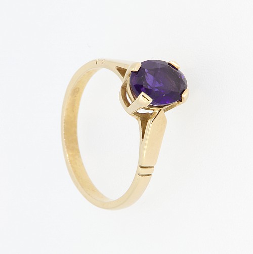 Amethyst 9ct gold ring