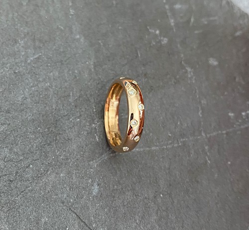 18ct Diamond band