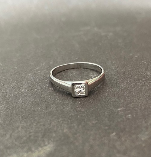 18ct Diamond Ring