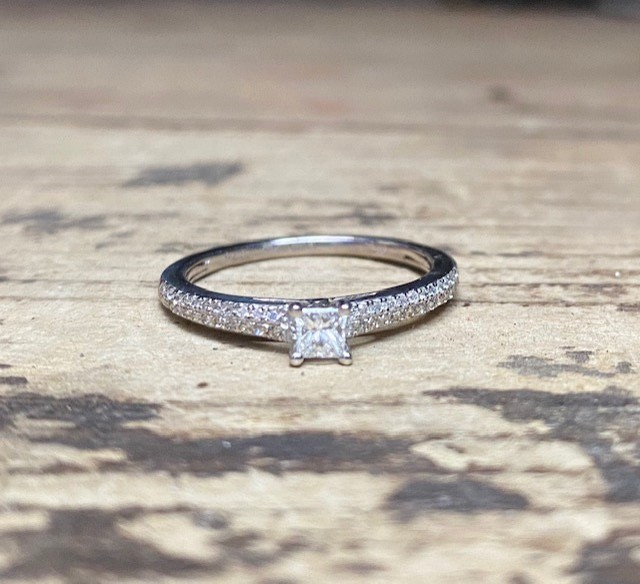 Silver single diamond engagement ring shop