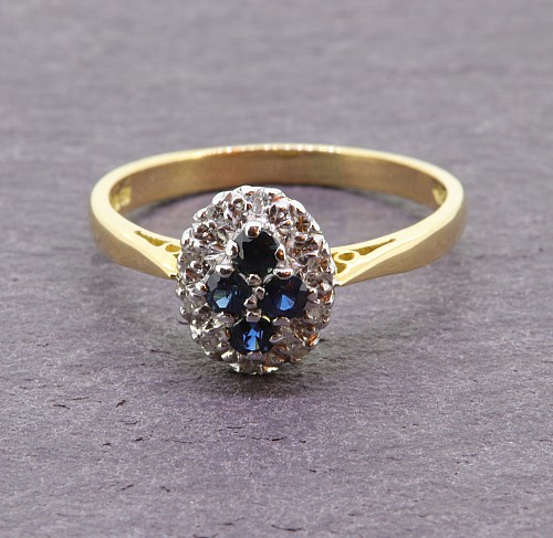 18ct Sapphire & Diamond Ring