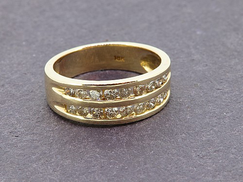 18ct Diamond Ring