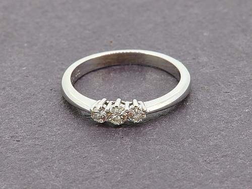 9ct Diamond Ring