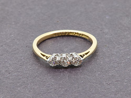 18ct Diamond Ring