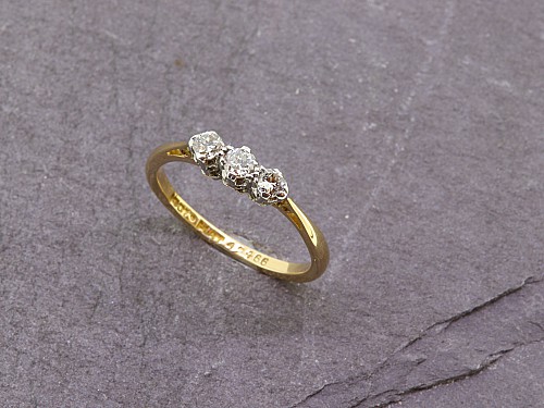 18ct Diamond Ring