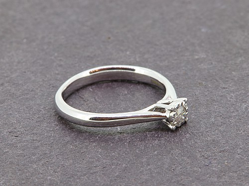 9ct Diamond Ring