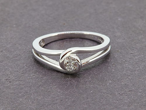 9ct Diamond Ring