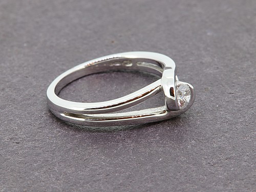 9ct Diamond Ring