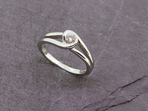 9ct Diamond Ring