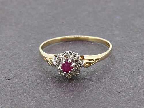 9ct Ruby & Diamond Ring