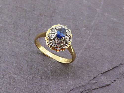 18ct Sapphire & Diamond Ring