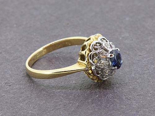 18ct Sapphire & Diamond Ring