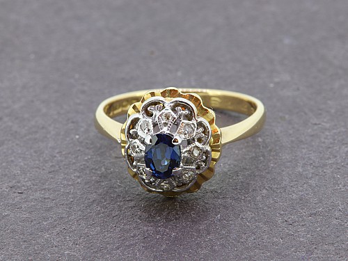 18ct Sapphire & Diamond Ring