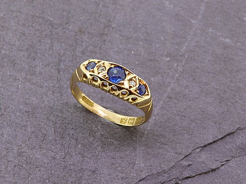 18ct Sapphire & Diamond Ring