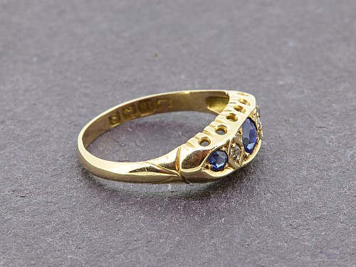 18ct Sapphire & Diamond Ring